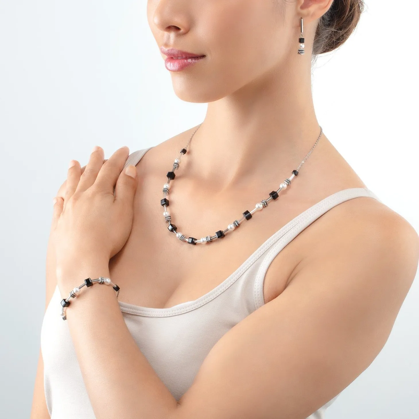 COEUR DE LION Perlenarmbänder-Armband Mysterious Cubes & Pearls Silber-Schwarz