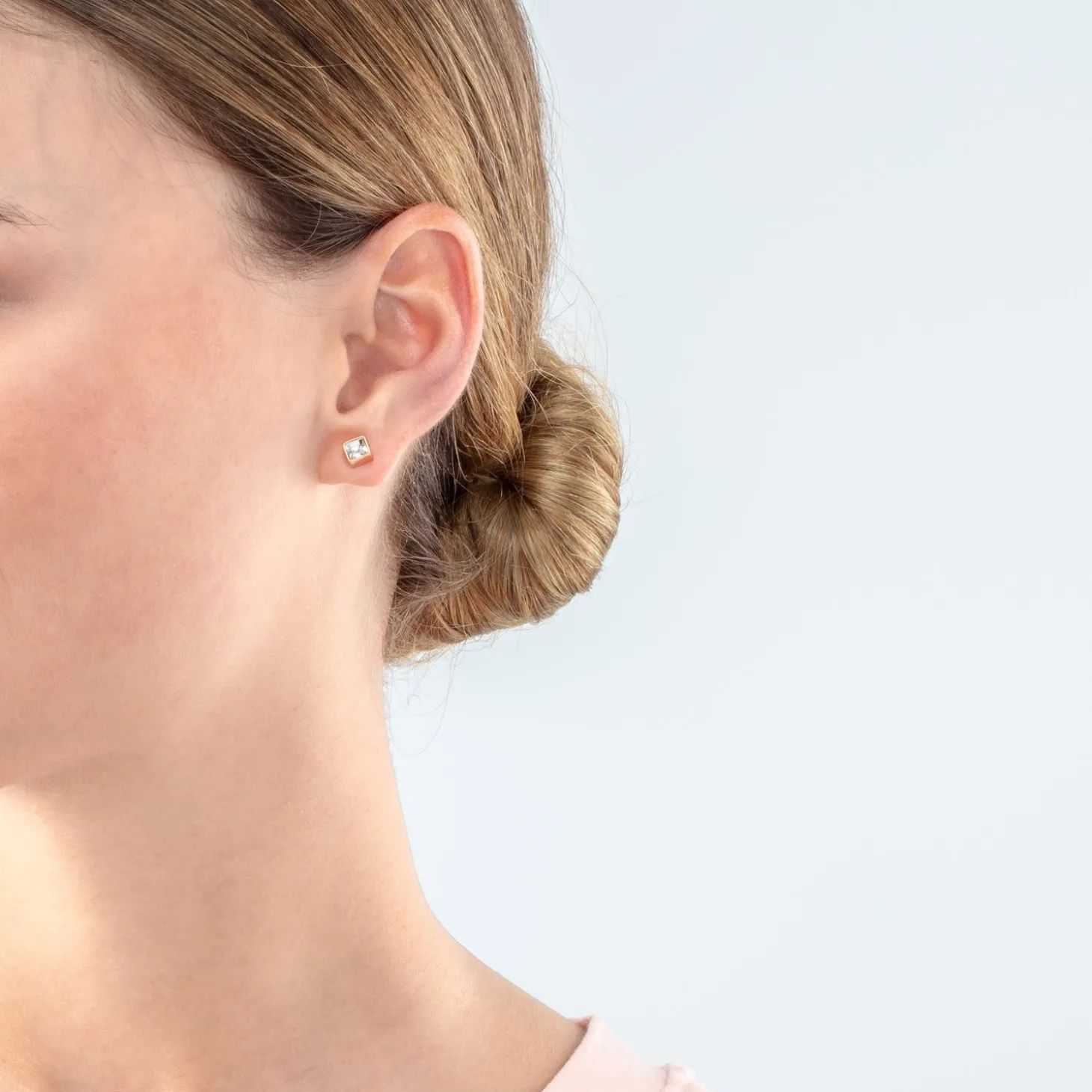 COEUR DE LION Coeur Essentials-Brillante quadratische kleine Ohrringe aus Roségold mit Kristall