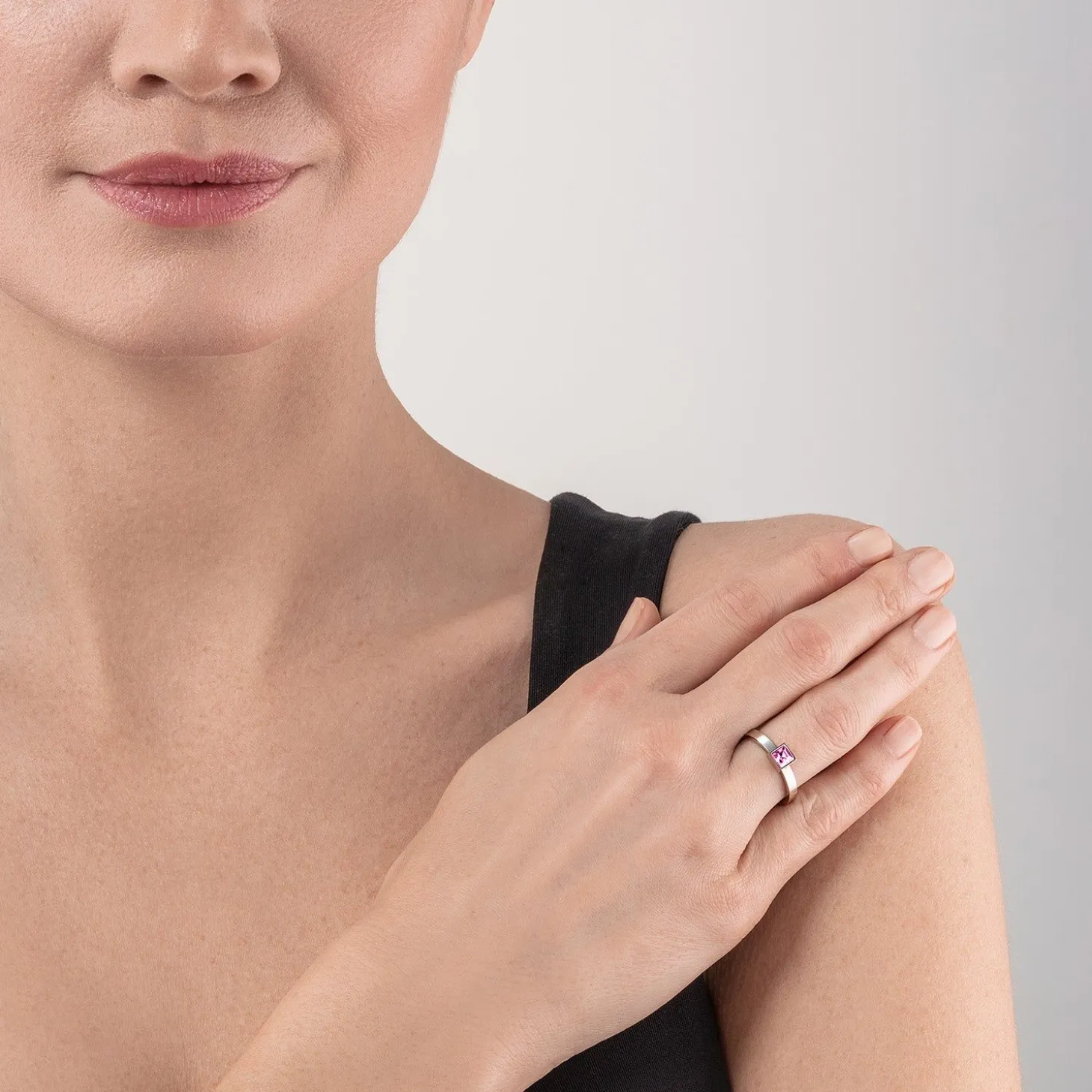 COEUR DE LION Coeur Essentials-Brillanter quadratischer kleiner Ring Silber Hellrosa