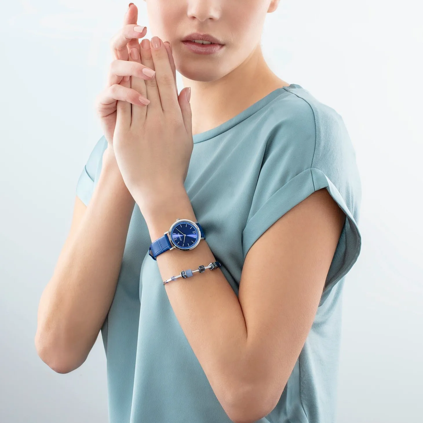 COEUR DE LION Uhren-Geschenkset: Uhr Round Sparkling Sunray Royal Blue & Geocube® Iconic Lite Armband Blau